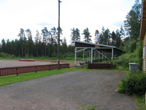 Urheilukenttä ja katsomo. Kuva Henrik Paananen.